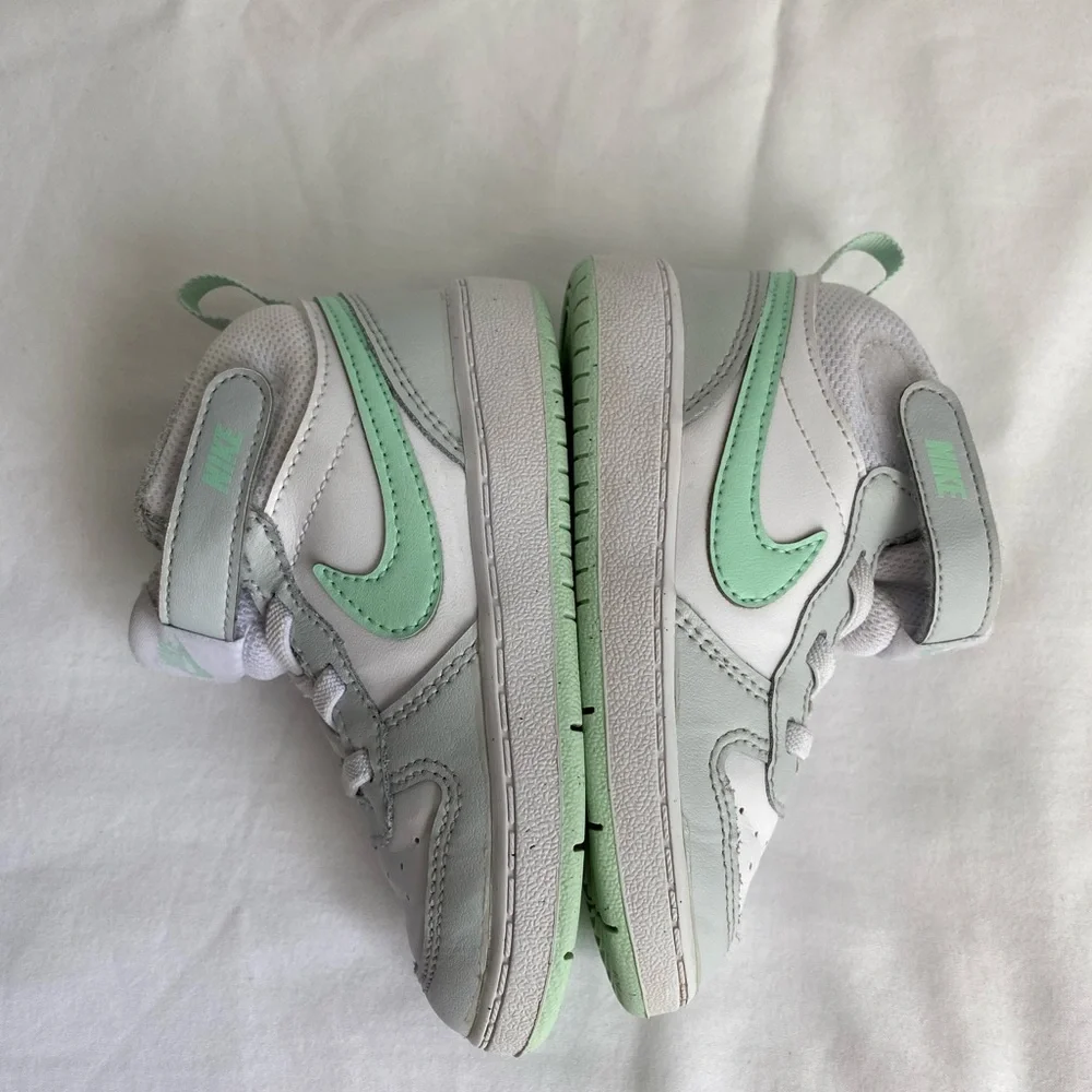 NIKE Toodler Unisex Nike Court Borough Mid 2 Mint Sneakers Size 8C/14 cm